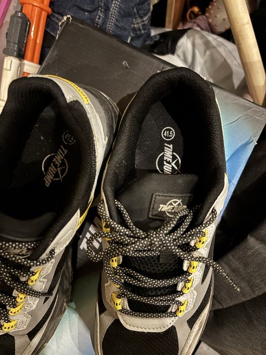 Кроссовки на весну