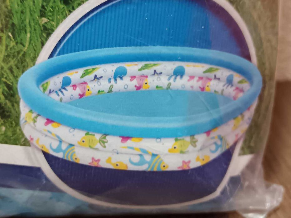 Нови надуваеми басейни,топка Фламинго,пояси Риба,плувки,очила.