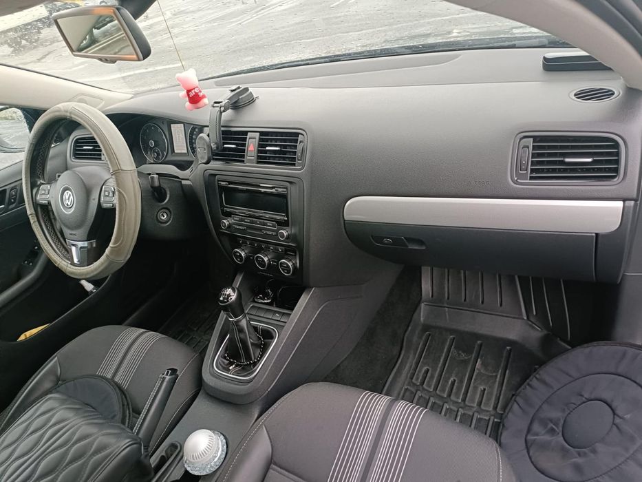 VOLKSWAGEN Jetta 2012 — imagine 4
