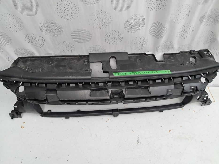 Решетка преден радиатор Peugeot 208/2