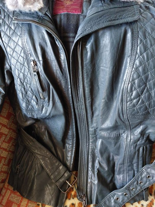 Дамско яке от естествена кожа с яка от естествен косъм