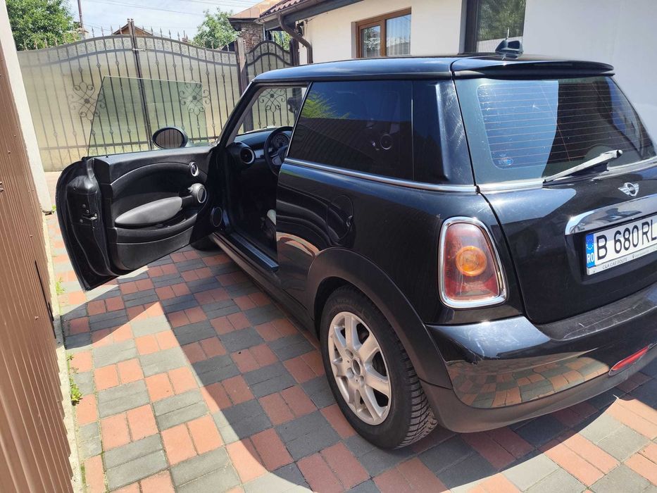 Vand MINI One (2009)  1.4 Benzină  97.800 km  Navigație