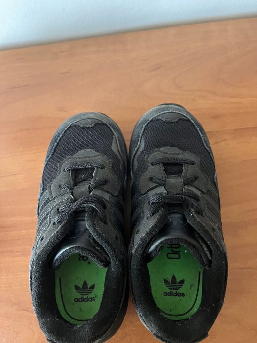 Маратонки Адидас и пантофки дракон