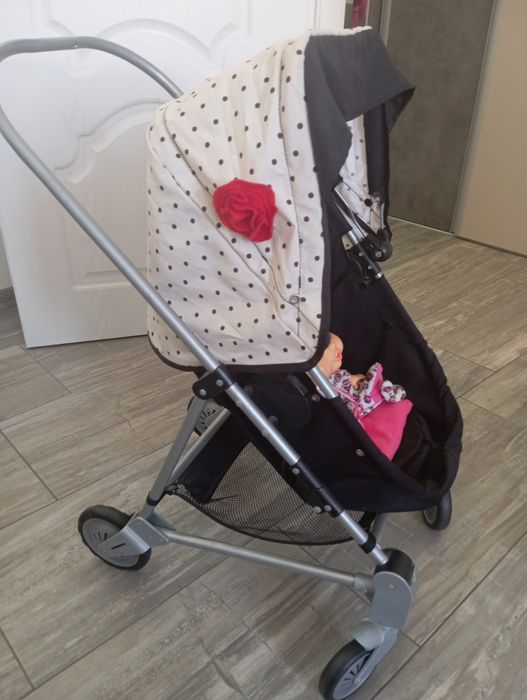 Количка за кукли като истинска