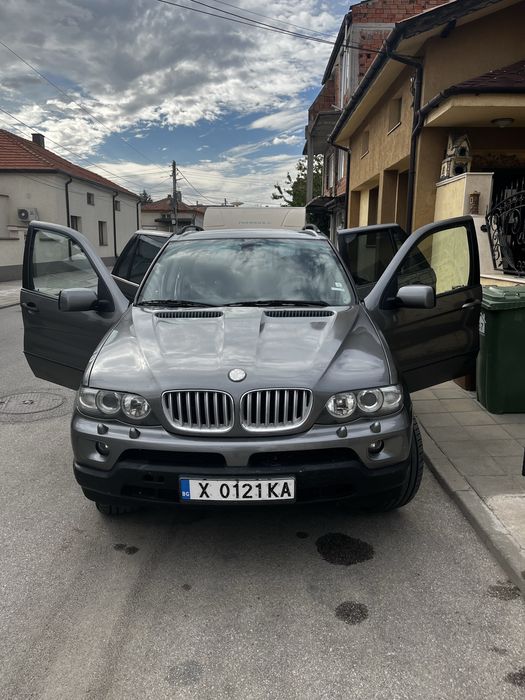 BMW X5 колата е в много добро  състояние за годините си