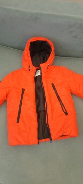 Продам куртку детскую