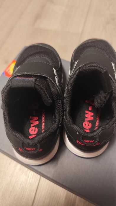 Колев и Колев обувки,, сандали Nike Air Jordan и маратонки New balance