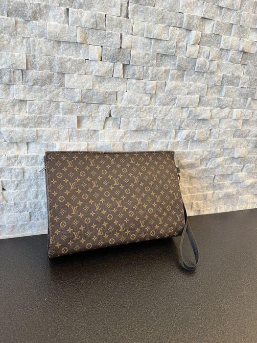 Неустоим модел чанта клъч.