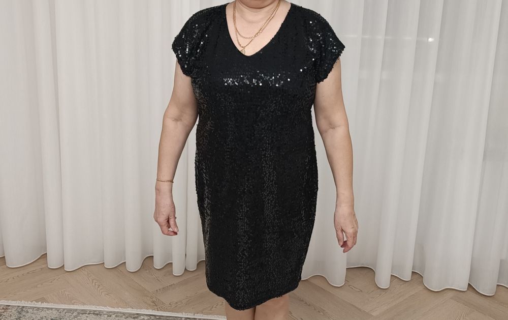 Продам платье с пайетками