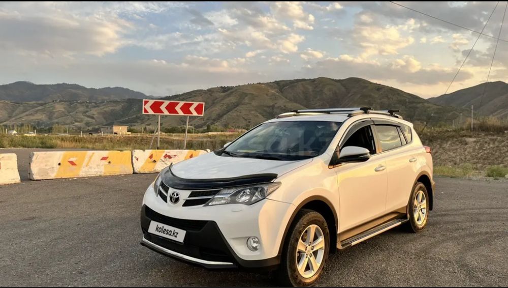 Toyota RAV4 2013год