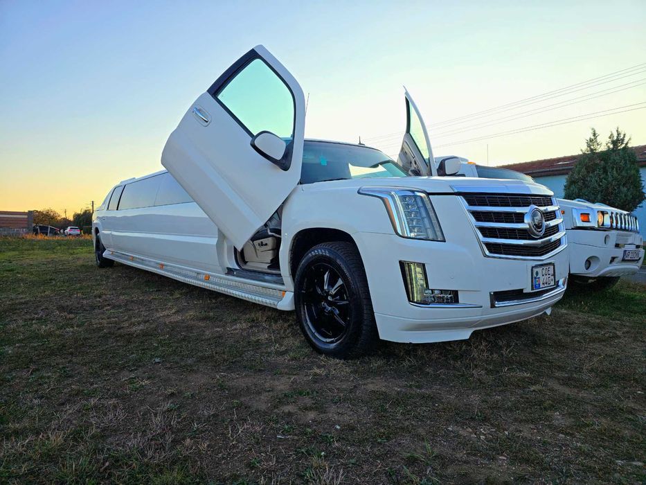 Limuzina Hummer H2 de inchiriat Inchiriez Limuzina Hummer H2
