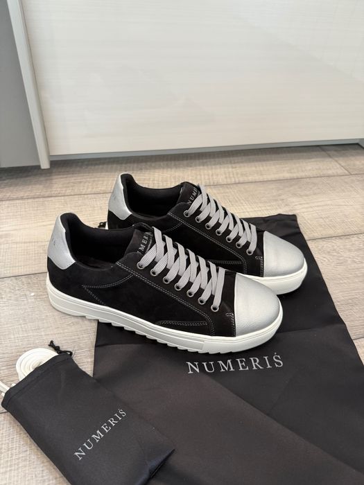 Numeris Atelier Black 44