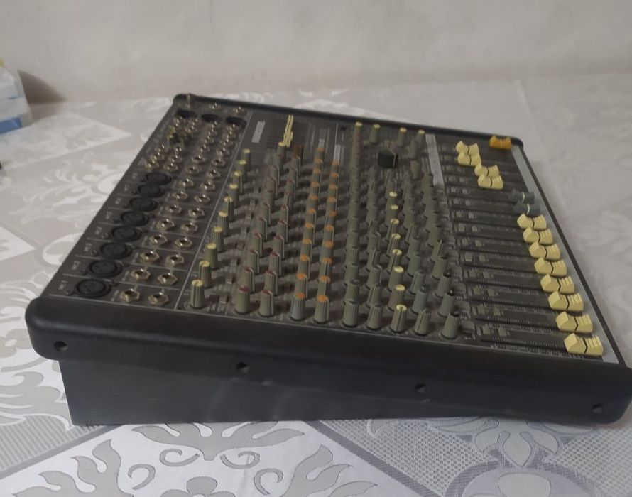 Микшерный пульт Mackie cfx12