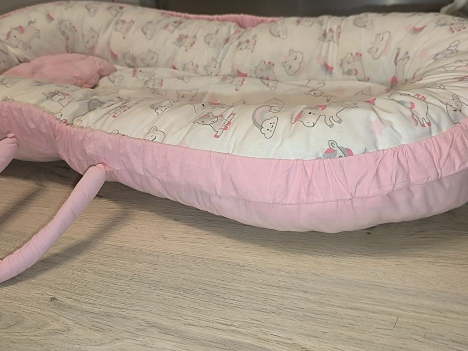 Бебешко гнездо (легълце) с възглавничка