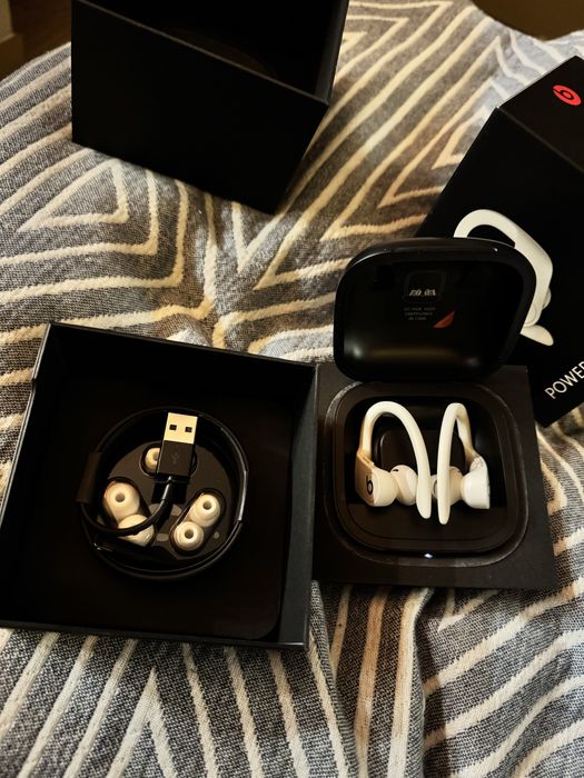 Безпроводные Наушники POWERBEATS PRO, Оригинал.