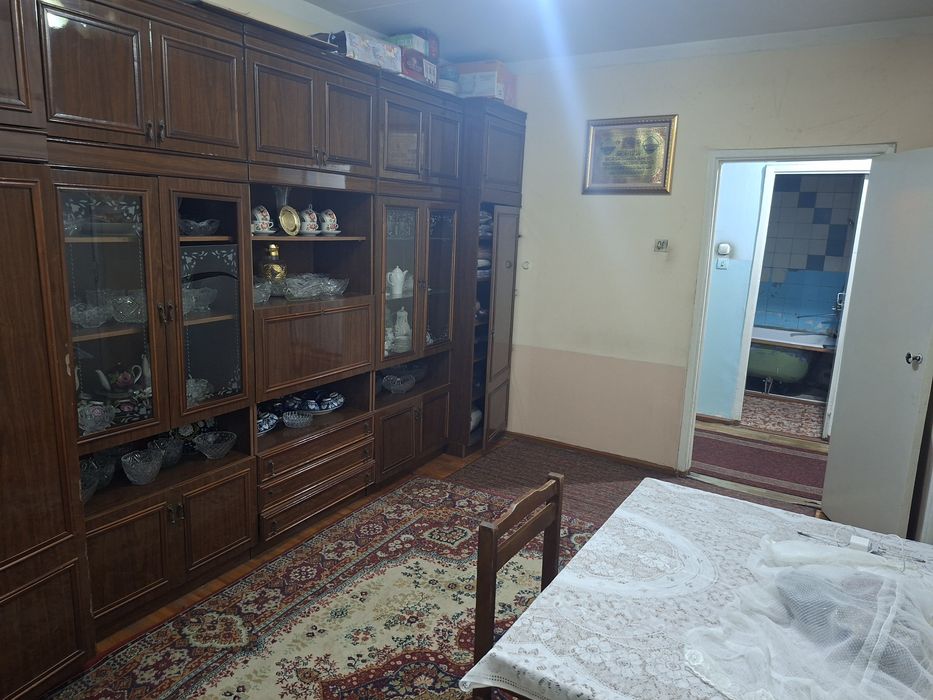 Uy sotiladi(2 xonali), mo'ljall xalqlar do'stligi saroyi!