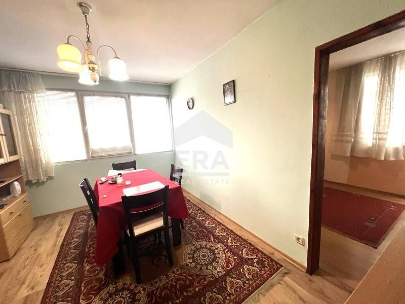 Тристаен апартамент в кв. Редута, София