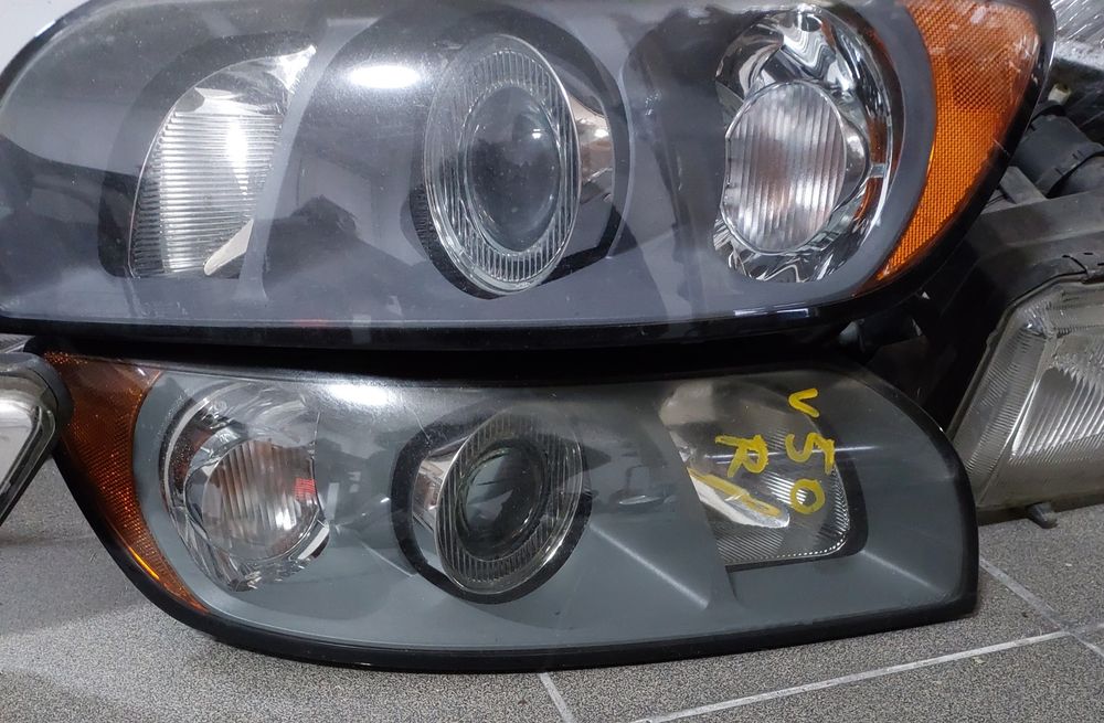 Far Stanga Dreapta Volvo S40 V50 negru si pe gri European