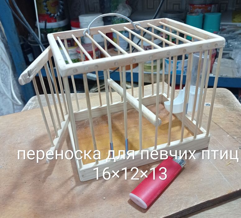 Клетка для певчих птиц из экологически чистых материалов.