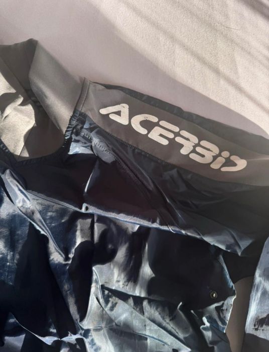 Jacheta anti-vant acerbis