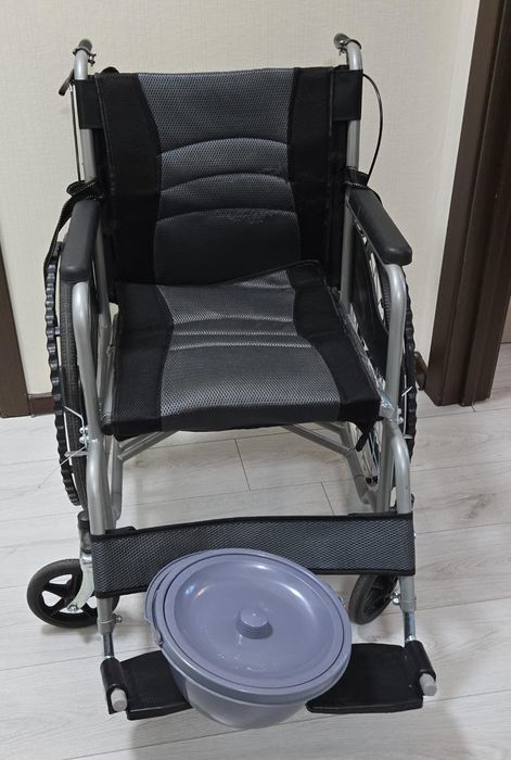 Продам инвалидную коляску