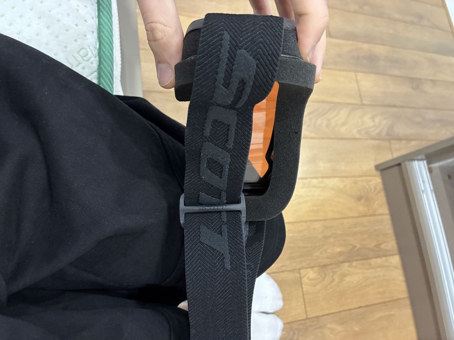 Ски очила Scott.