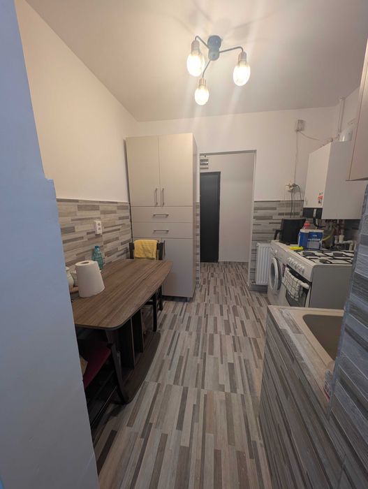Apartament cu 2 camere, central, renovat, mobilat, parter, 50 mp utili