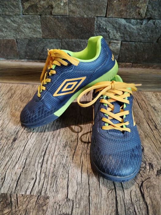 Обувки за момче номер 30