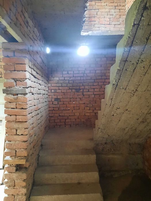 Продава се Къща в Лом - 210 кв.м за 170 €/кв.м - Снимка #2