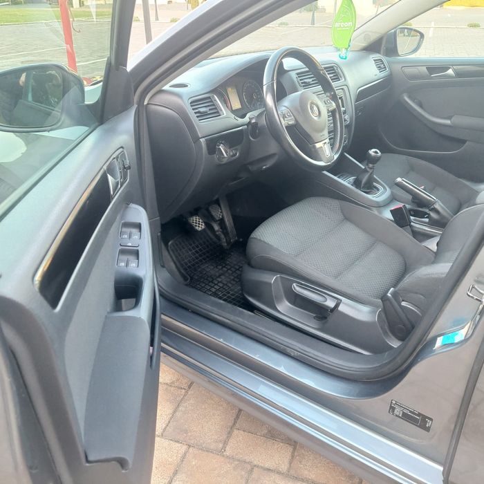 V W Jetta  An 2012 Motor1,2 TSI 105CP  EUR.5