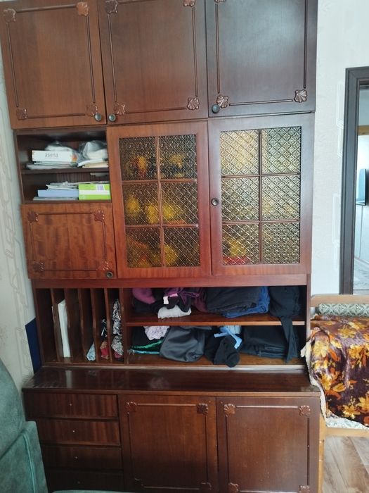 Отдам бесплатно стенку и телевизор