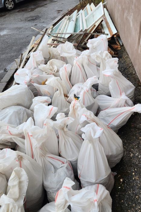 Ridicam moloz / Demolări / Decopertari / Debarasat mobila veche