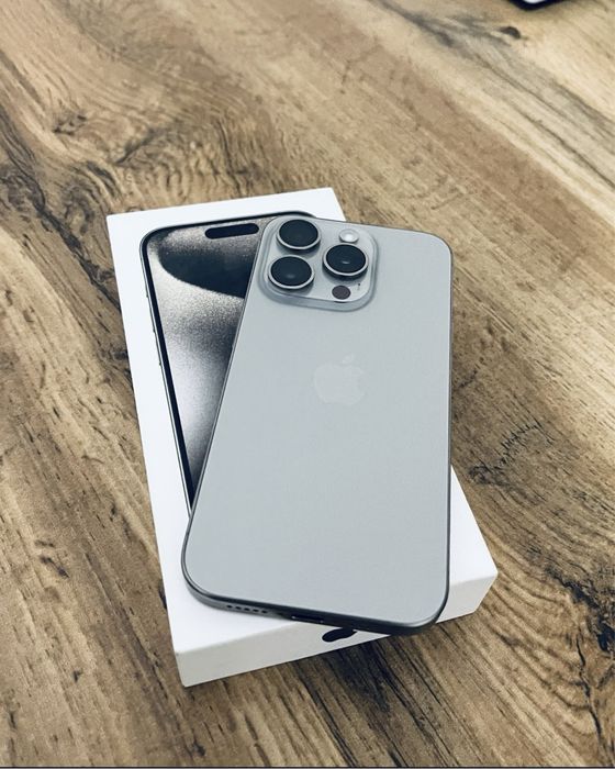 В продаже iPhone 15 pro.