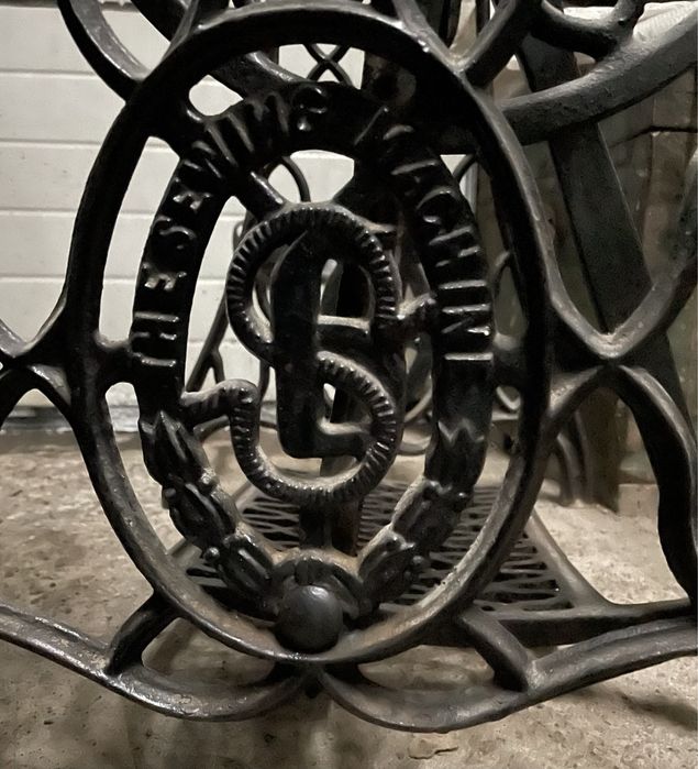 Продам .станину от швейной машины SINGER.