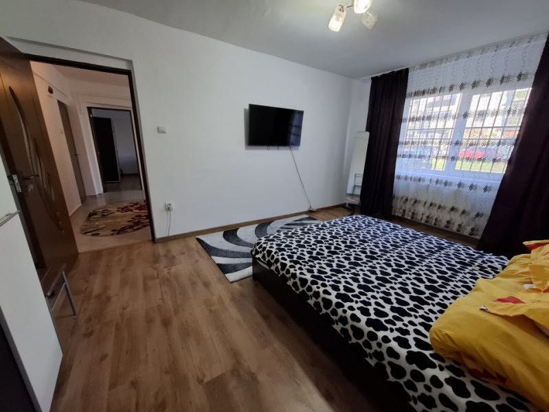 Închiriez apartament zona Doiceşti