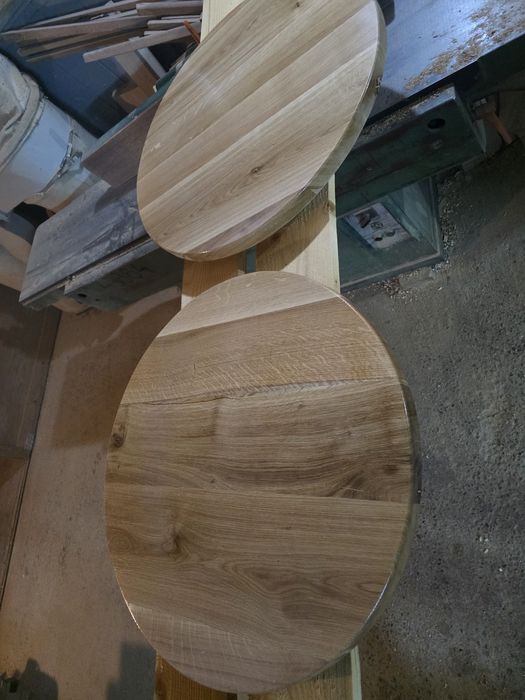 Masa din lemn de nuc cu rasina