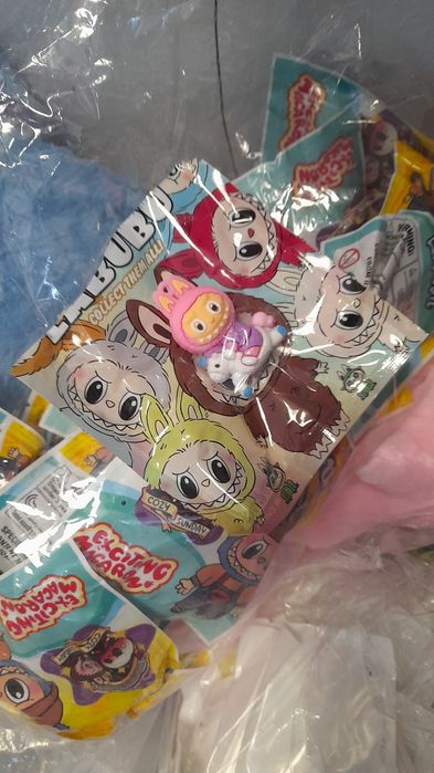 Brain Rot и Labubu малки фигурки