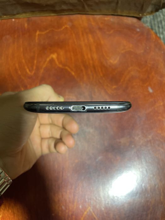 Xiaomi Mi 9 Lite. Holati ideal. Xotirasi 6/64gb. Narxi kelishsiladi