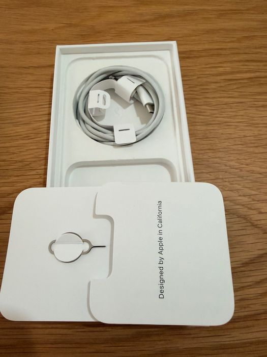 Vând iPhone 13 stare buna