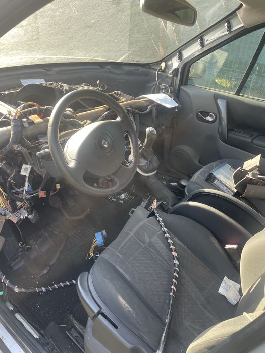 Dezmembrez renault scenic 2 1.6 GPL