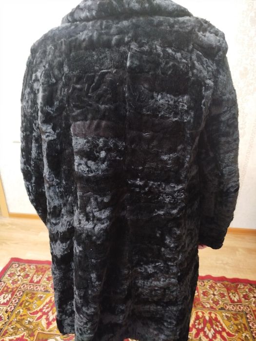 Продам шубу каракуль р 52-54 б/у