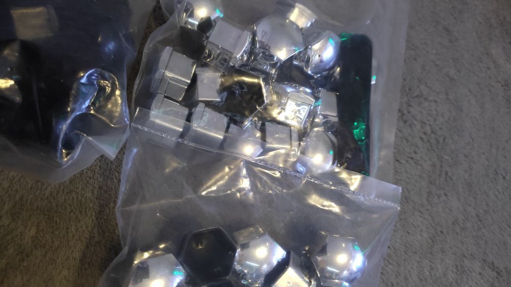 Капачки за болтове на джанти- 20 бр Черни.