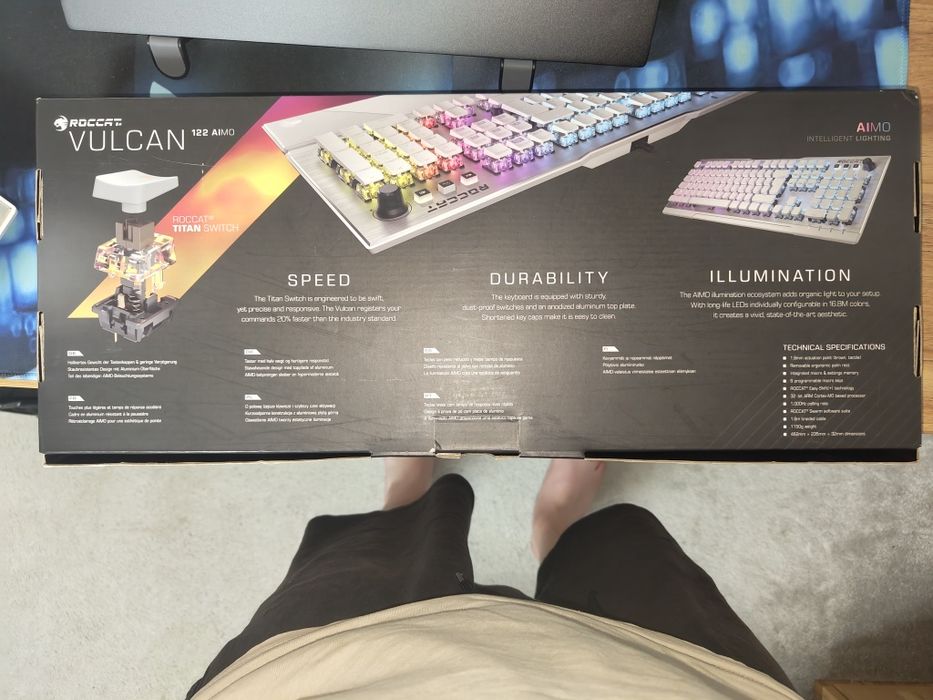 Vând set de mouse și tastatură mecanică Roccat