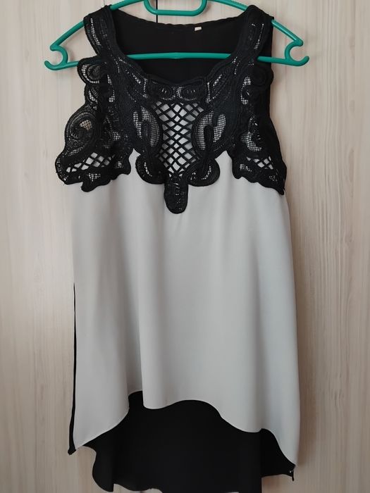 Дамски елегантен разкроен потник с принт и дантела – размер M