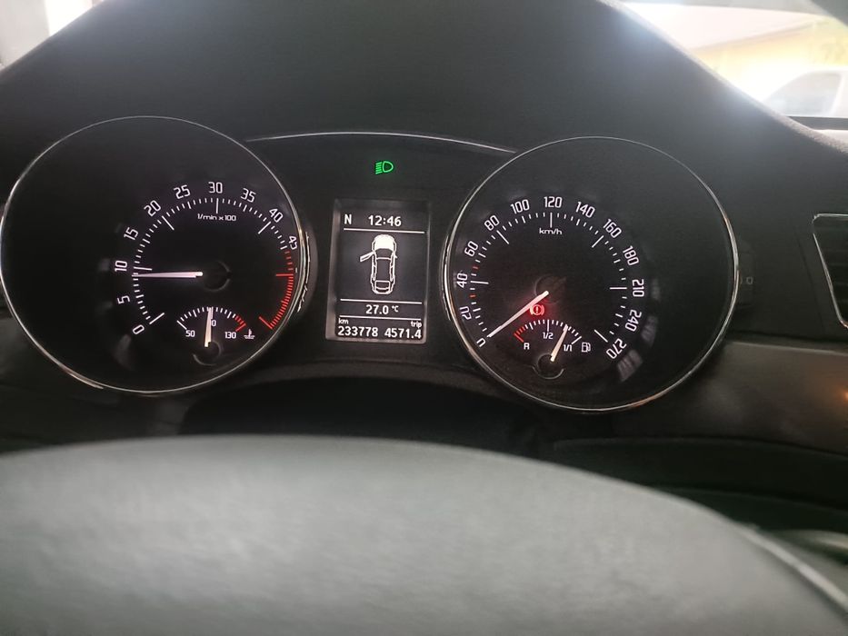 Vând  Skoda Superb 2010