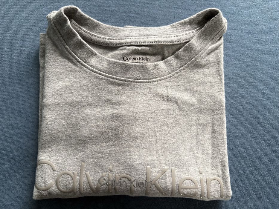 Оригинална кроп тениска Calvin Klein