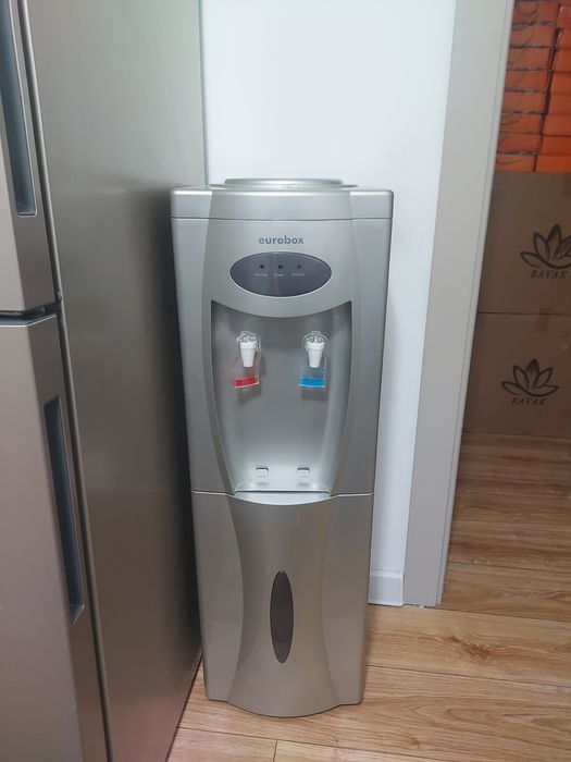 Диспансер для воды