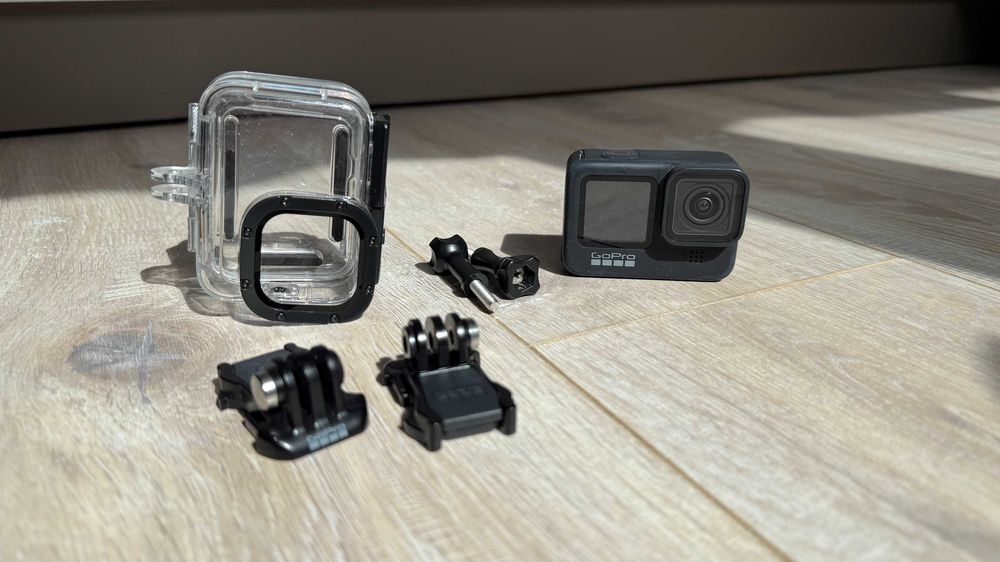 GoPro Hero Black 9 + Оригинален Водоустойчив Кейс + 2 Акесесоара