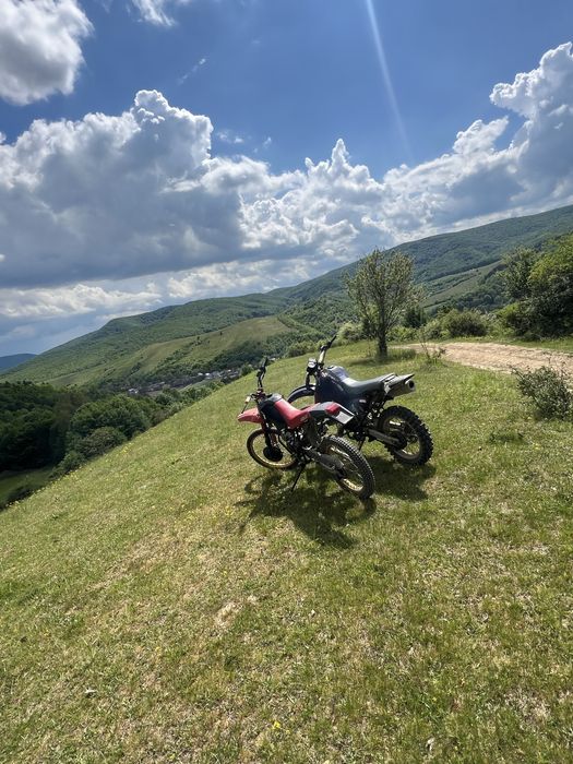 Vând cross de 125