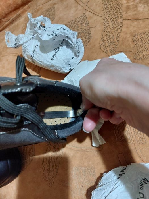 Pantofi damă înalți cu șiret